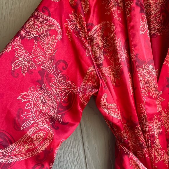 Morgan Taylor robe - Picture 5 of 6